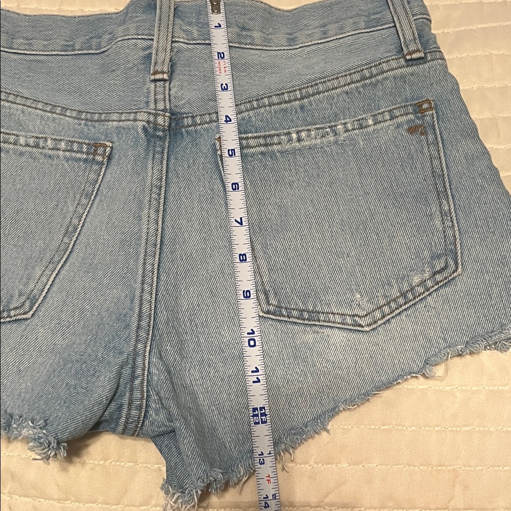 Madewell Relaxed Denim Shorts in Cedarcroft Light Blue Wash with Frayed Ends - Picture 16 of 16
